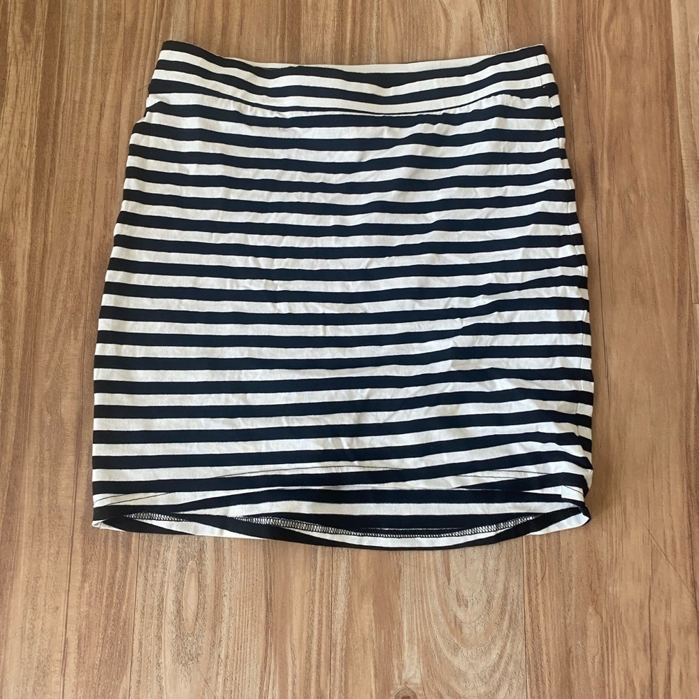 Divided H&M Basics Skirt - Picture 2 of 5